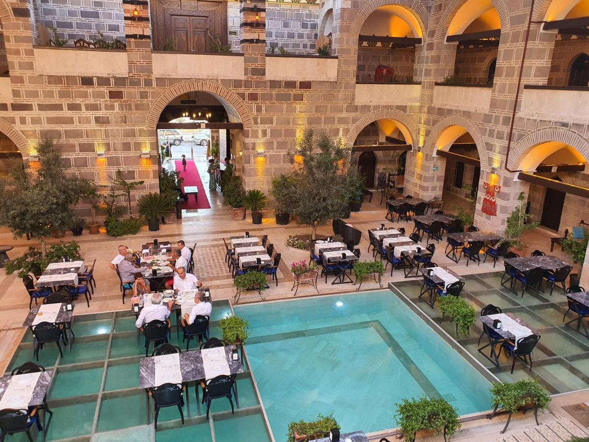 Cesme Kanuni Kervansaray Historical Hotel Exterior photo