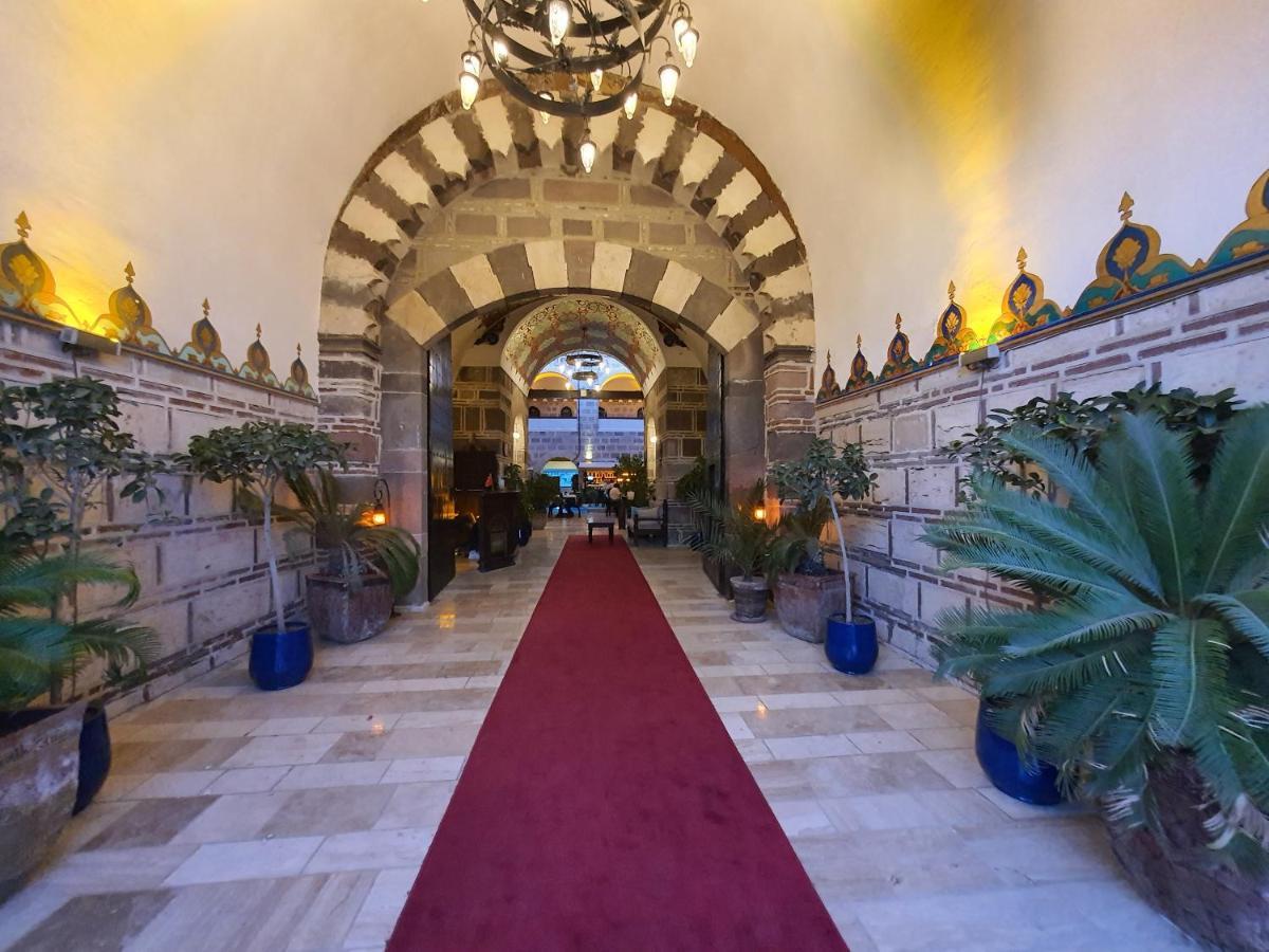 Cesme Kanuni Kervansaray Historical Hotel Exterior photo