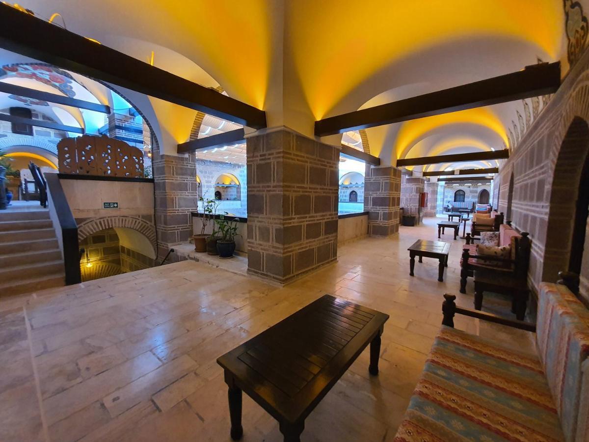 Cesme Kanuni Kervansaray Historical Hotel Exterior photo