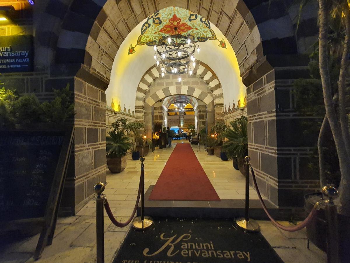 Cesme Kanuni Kervansaray Historical Hotel Exterior photo