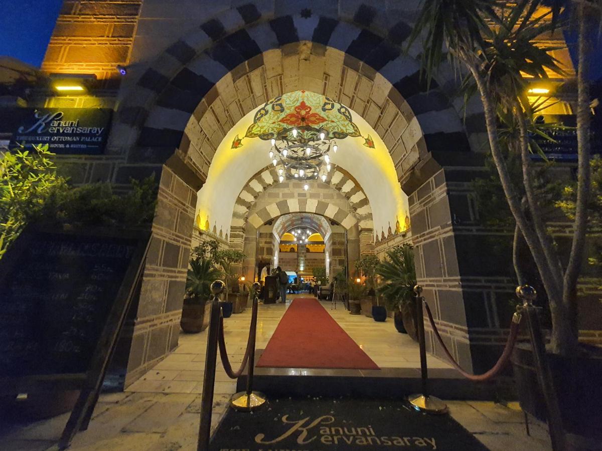 Cesme Kanuni Kervansaray Historical Hotel Exterior photo