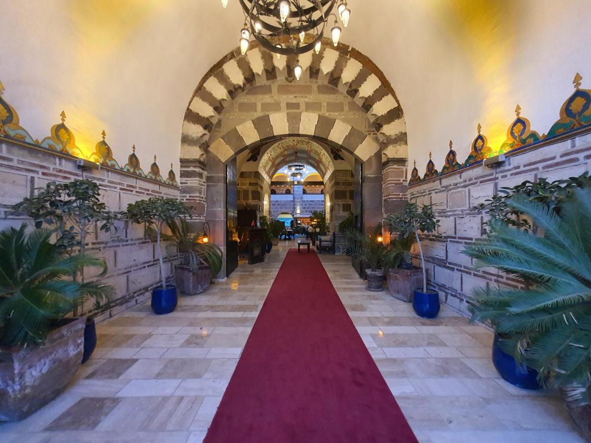 Cesme Kanuni Kervansaray Historical Hotel Exterior photo