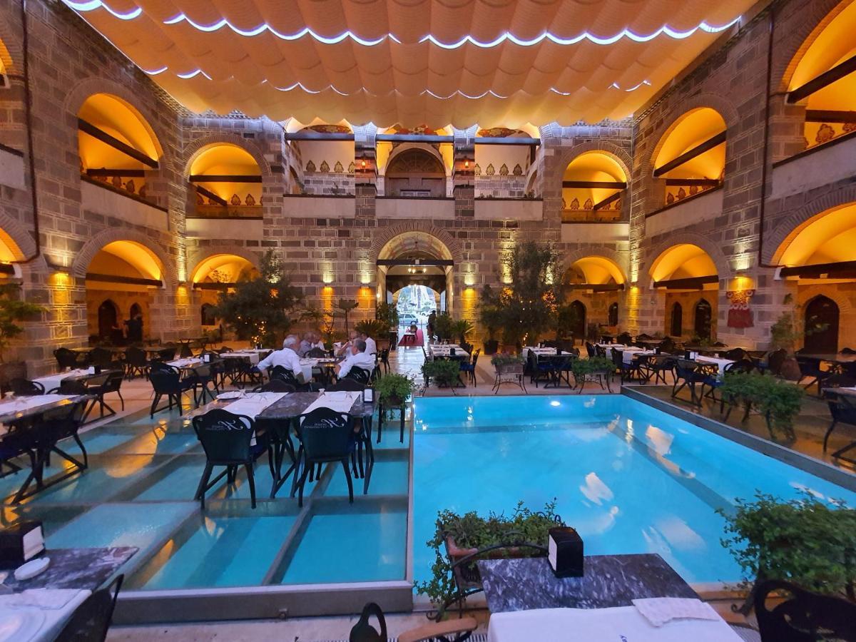 Cesme Kanuni Kervansaray Historical Hotel Exterior photo