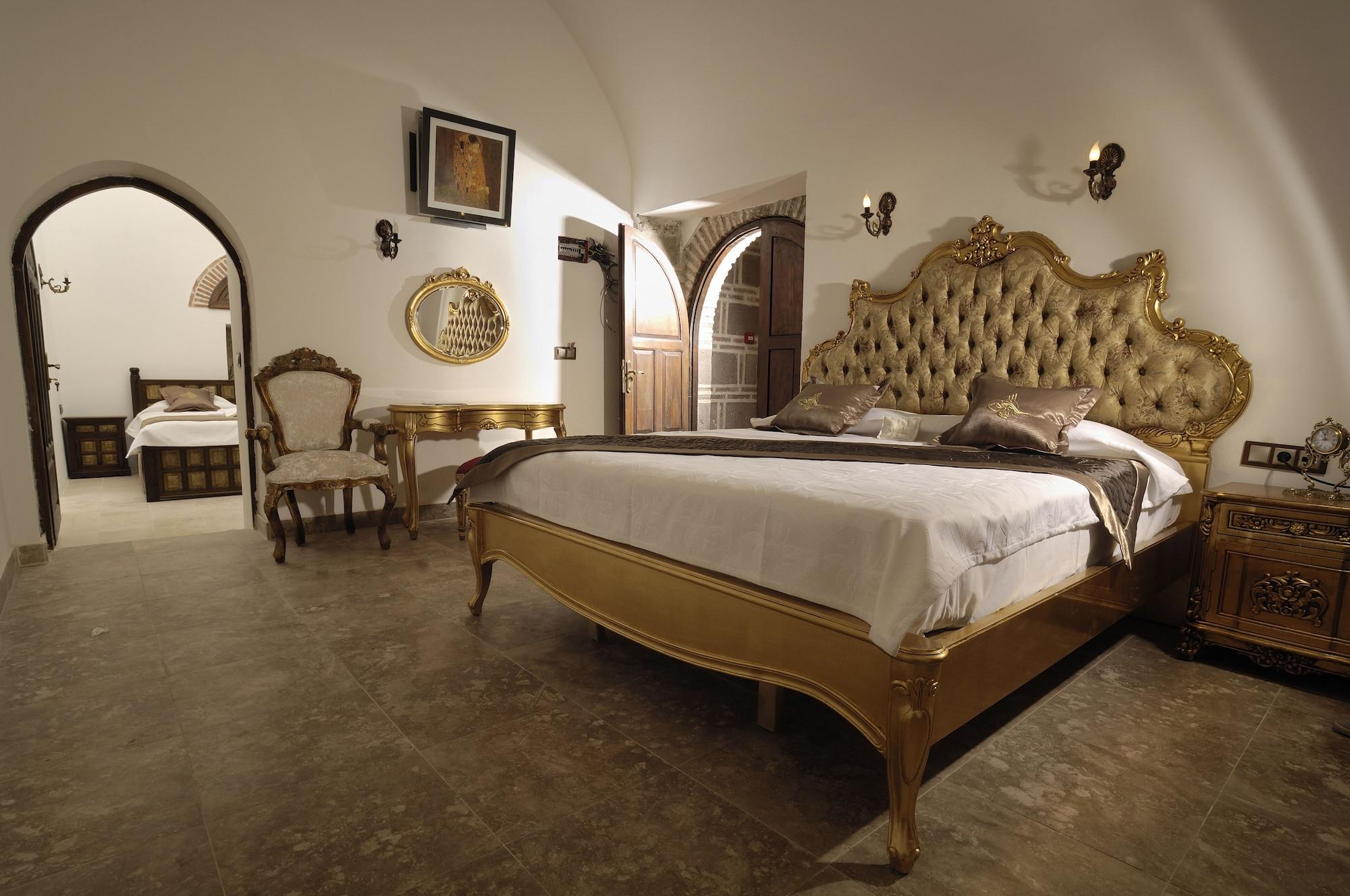 Cesme Kanuni Kervansaray Historical Hotel Room photo