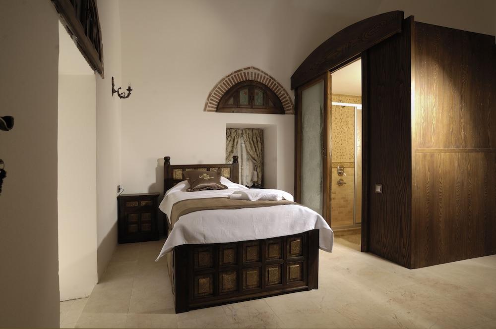 Cesme Kanuni Kervansaray Historical Hotel Exterior photo