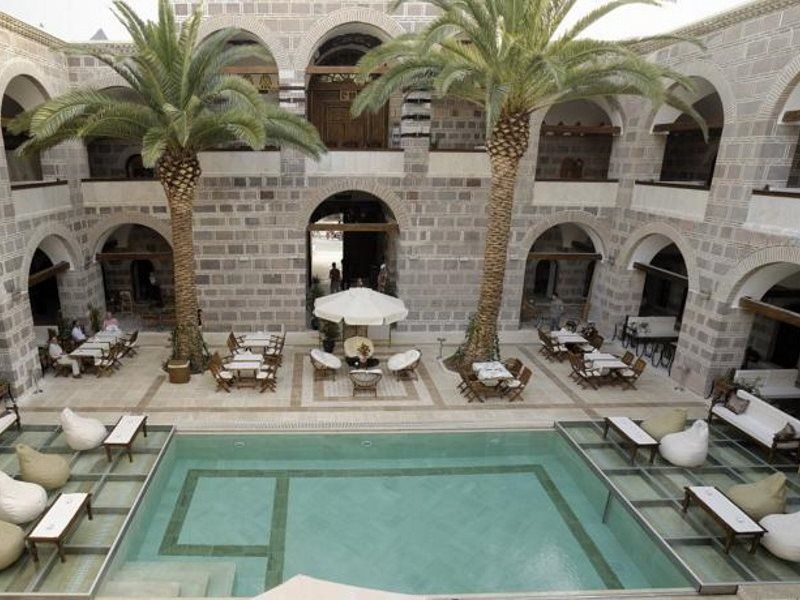 Cesme Kanuni Kervansaray Historical Hotel Exterior photo