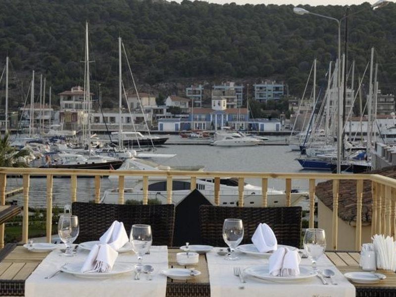 Cesme Kanuni Kervansaray Historical Hotel Exterior photo