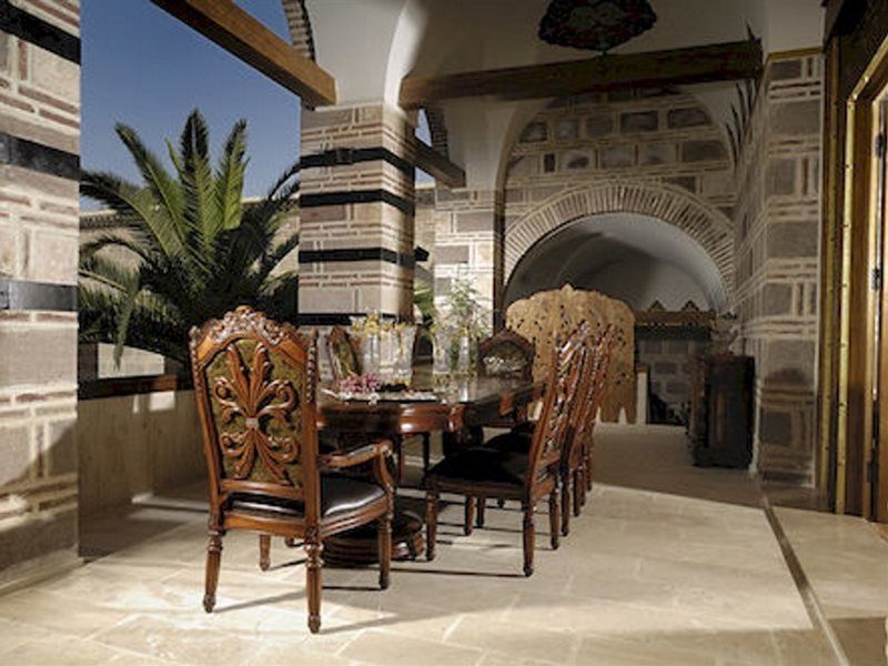 Cesme Kanuni Kervansaray Historical Hotel Exterior photo