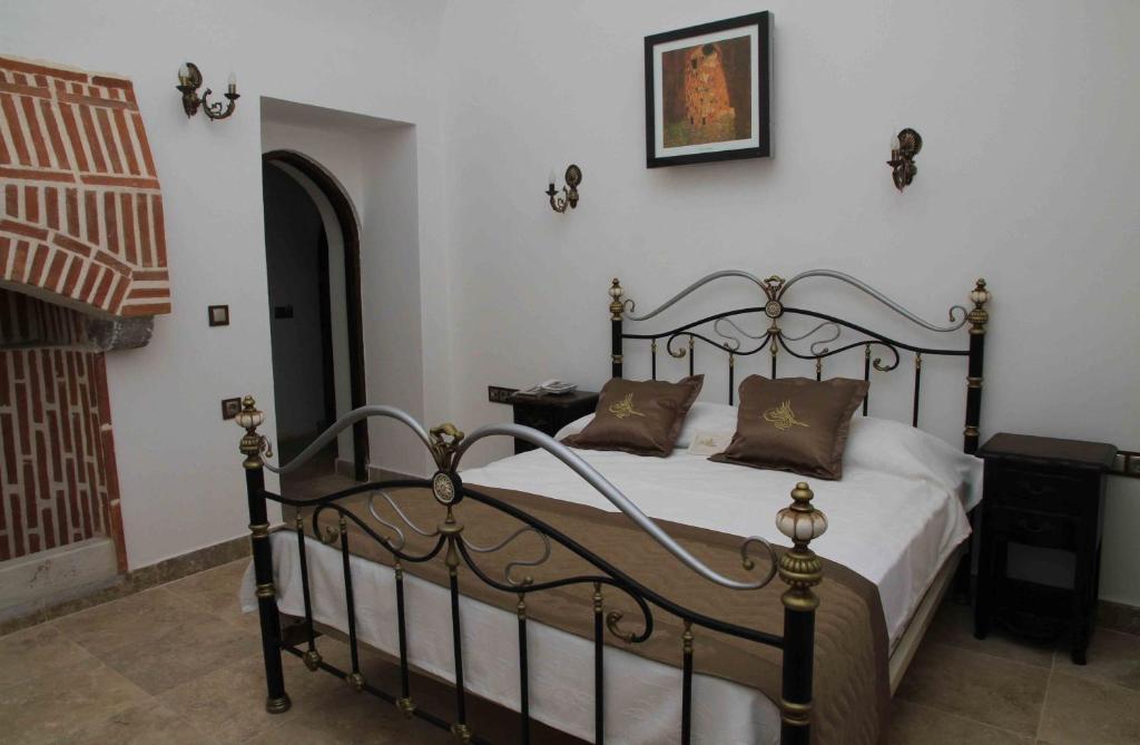 Cesme Kanuni Kervansaray Historical Hotel Room photo