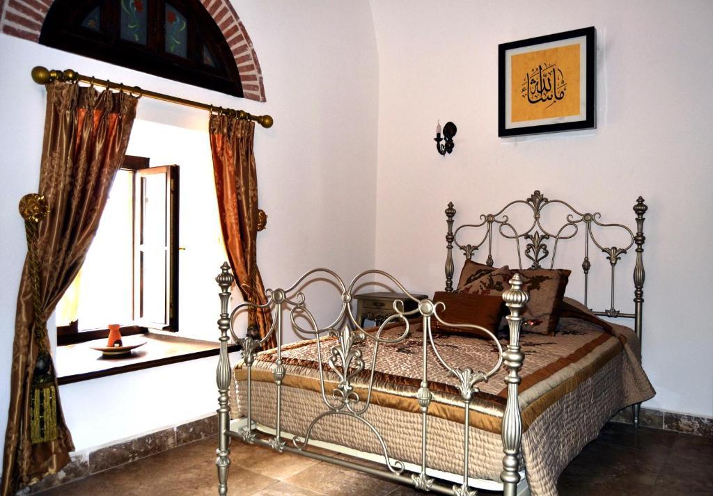 Cesme Kanuni Kervansaray Historical Hotel Room photo